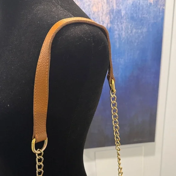 Genuine Italian Leather Crossbody in Black and Tan - Picture 7 of 8